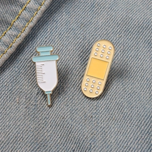 Novelty Cartoon Medical Series Brooches Alloy Painted Syringe Band-Aid Shape Lapel Pins Creative Unisex Medical Jewelry Gifts