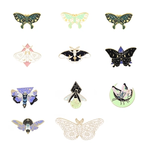 Misteriosa Spilla in Smalto Farfalla Falena Lega Luna Stella Insetto per Abbigliamento Zaino Accessori Gioielli Regalo