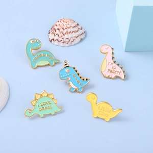 Détails de broches en émail dinosaure avec lettrage coloré I RAWR YOU sur fond bleu clair