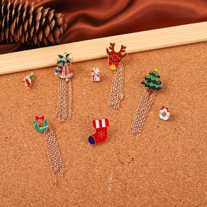 Set di spille natalizie creative in smalto con Babbo Natale, albero e renna