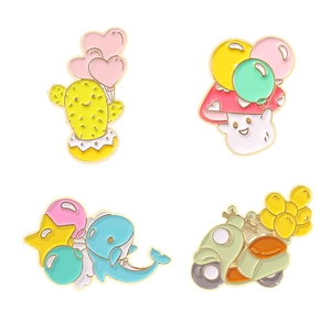 Lot de 4 broches en émail mignonnes avec cactus, fantôme, baleine et scooter à ballons