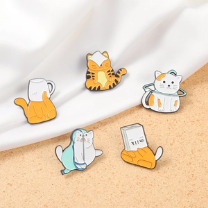Lot de 5 épingles en émail chats rigolos avec des chatons orange et blancs mignons