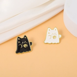 Broche Chat Fantôme Mignonne Badge Animal Dessin Animé Alliage Noir Blanc Épinglette pour Vêtements Sacs Bijoux Halloween Cadeau