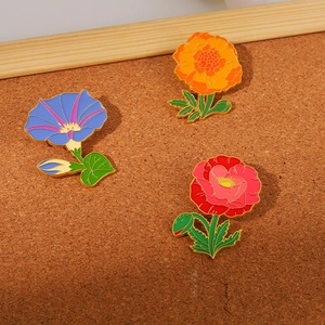 Tre spille in smalto metallico con convolvolo blu, calendula arancione e papavero rosso