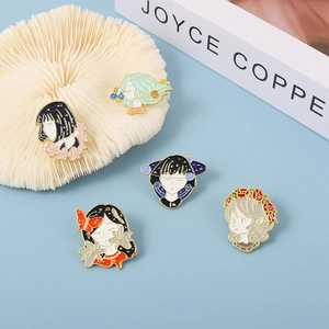 Juego de 5 pines de esmalte de colores con diseños de niñas anime sobre fondo azul