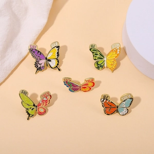 Pin Papillon en Émail Créatif Avec Pronoms She Her He Him They Them Broche en Alliage Badge Accessoires de Vêtement