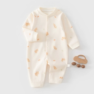 Detail von Baby-Body aus Baumwolle mit Hundemuster und Druckknöpfen zum Wickeln