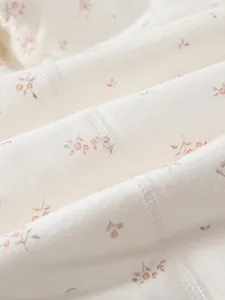Barboteuse bébé fleurie chaude avec coutures plates pour un confort optimal