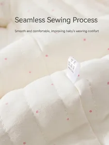 Baby thick quilted warm jumpsuit with pink dots and seamless sewing technology