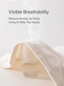 Combinaison blanche pour bébé en coton montrant une haute respirabilité du tissu