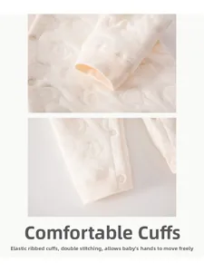 Détails des poignets côtelés élastiques et double couture sur barboteuse matelassée