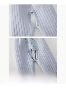Détail du pantalon pour bébé montrant l'ouverture pratique à l'entrejambe pour les couches