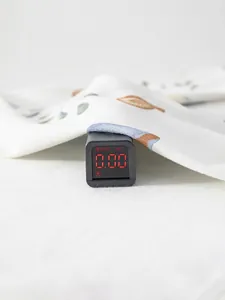 Pyjama bébé en coton classe A montrant un test de sécurité sans fluorescence sur le tissu