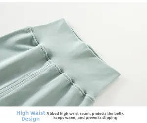 Détail de legging thermique bébé à taille haute côtelée avec coutures de protection ventrale