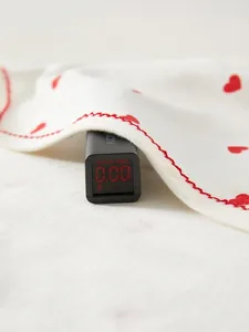 Barboteuse en coton blanc pour nouveau-né avec cœurs rouges, sans fluorescence, norme A