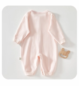 Vue arrière du barboteuse pour bébé en tricot côtelé rose clair avec poignets renforcés