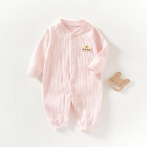 Barboteuse bébé rose à manches longues en coton côtelé doux avec broderie décorative