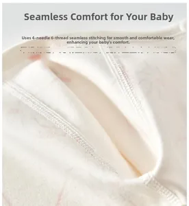 Gros plan sur la couture sans couture à 4 aiguilles et 6 fils pour body bébé en coton
