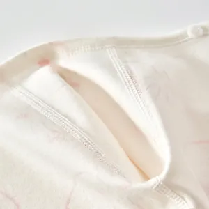 Body bébé en coton respirant avec coutures plates lisses à quatre aiguilles et six fils