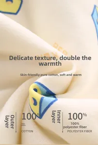 Dettaglio macro della tutina imbottita per neonati in 100% cotone con isolamento trapuntato