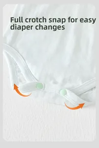 Détail de l'entrejambe à boutons pression sur le body bébé en coton respirant