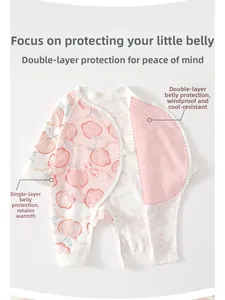 Detailansicht eines rosa Baby-Stramplers mit doppellagigem Design zum Schutz des Bauches