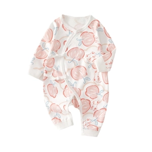Neugeborenen-Baumwoll-Strampler mit rosa Pfirsichmuster und seitlichem Bindeband