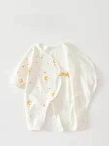 Detail of newborn cotton bodysuit with stars print and double-layer belly protection