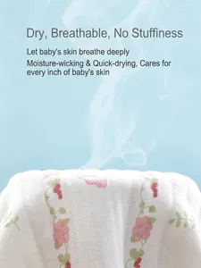 Atmungsaktiver Baby-Body aus Baumwolle mit Blumendruck zeigt Wasserdampfdurchlässigkeit