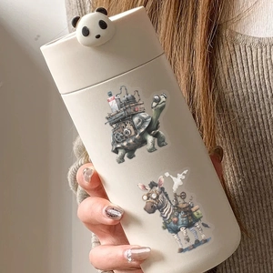 Adesivi animali steampunk con tartaruga e zebra meccaniche su una borraccia termica opaca