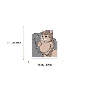 Detailansicht eines mürrischen braunen Katzenaufklebers mit Maßen 5,11cm mal 4,8cm