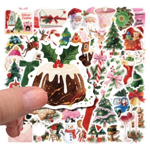 Primer plano de una pegatina de pudín navideño de un set festivo de 50 piezas