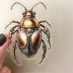 Dettaglio dell'adesivo di insetto steampunk con ingranaggi in bronzo e dettagli meccanici