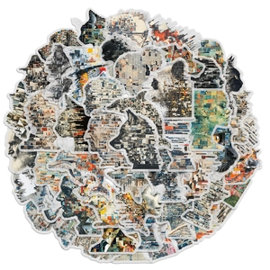 Vista dettagliata degli adesivi PET collage art con ritratti artistici e forme animali