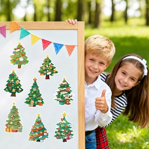 Détails de 8 autocollants de sapin de Noël avec des enfants jouant lors d'une fête