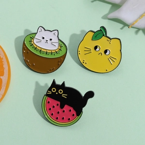 Mignonne Broche en Émail de Chat de Fruit en Alliage Dessin Animé Fraise Pastèque Citron Poire Orange Animaux Épingles en Émail pour Femme Bijoux