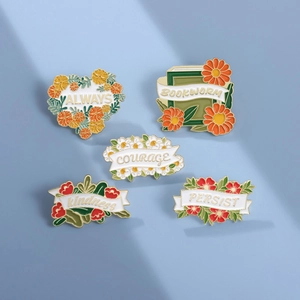 Lot de pins en émail fleuris avec texte ALWAYS et BOOKWORM sur fond bleu