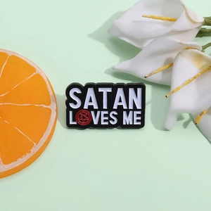 Satan Loves Me Gothic Brooch Alloy Enamel Pentagram Letter Badge Fashion Punk Lapel Pin Jewelry Accessory For Bag Clothes