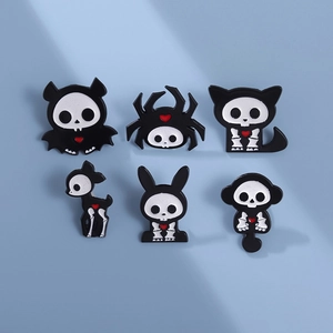 Lot de 6 épinglettes en émail animaux squelettes noir et blanc avec détails de cœur rouge