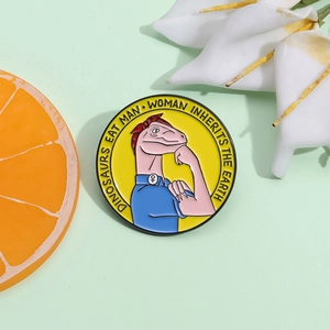 Pin's en émail dinosaure rose style Rosie la Riveteuse sur fond d'agrumes frais