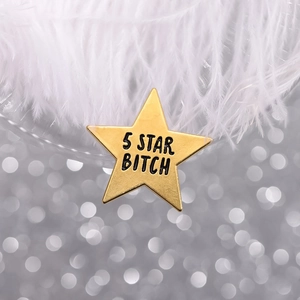 Golden five-pointed star metal brooch with 5 STAR BITCH engraving for trendy fashion