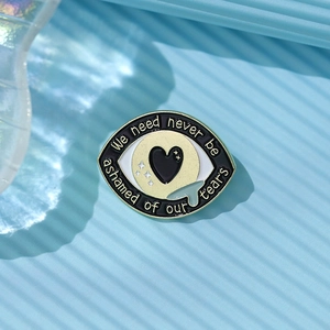 Broche œil en émail avec le message 'We need never be ashamed of our tears' gravé