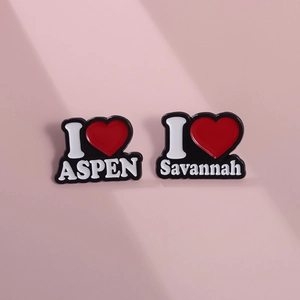 Hochwertige Emaille-Anstecknadeln mit I Love ASPEN und Savannah Herz-Slogans auf Pink
