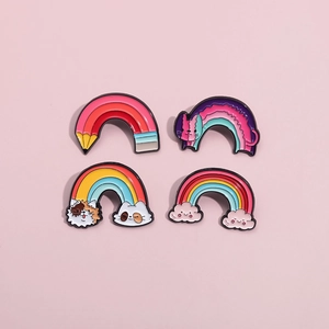 Set mit 4 niedlichen Regenbogen Katzen Emaille-Pins im Bleistift-Design für Rucksäcke