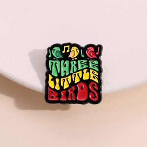 Drei kleine Vögel bunte Emaille-Brosche mit roten gelben grünen Vögeln und Text