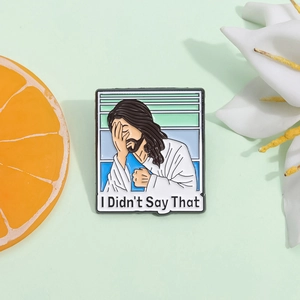 Pin's en émail Jésus Meme avec texte I Didn't Say That et décor sur fond vert menthe