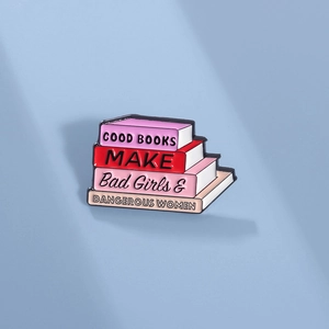 Broche livre en émail avec texte Good Books Make Bad Girls and Dangerous Women