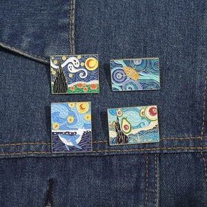 Lot de quatre broches en émail inspirées de Van Gogh avec motifs de la Nuit Étoilée sur denim