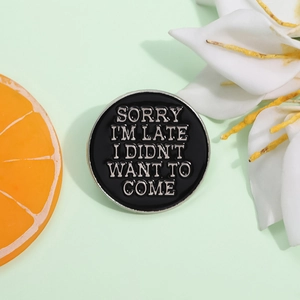 Insigne en Émail Drôle Sorry I'm Late I Didn't Want To Come Broche Ronde en Alliage Humour Social pour Vêtements Sacs Bijoux