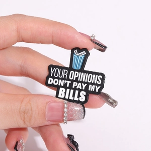 Accessoire de chaussure en PVC Your Opinions Don't Pay My Bills avec poubelle bleue